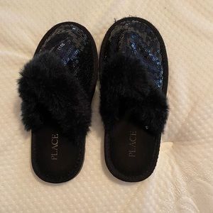 Fuzzy house slippers with sequins